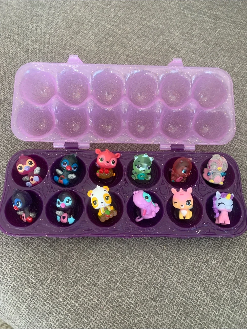 Hatchimals CollEGGtibles Purple Egg Storage Container and Figures